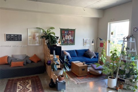 House in Miami, Florida 2 bedrooms, 92.9 sq.m. № 2030662 - photo 9