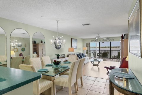 Copropriété à vendre à Sarasota, Floride: 2 chambres, 101.54 m2 № 2093090 - photo 20