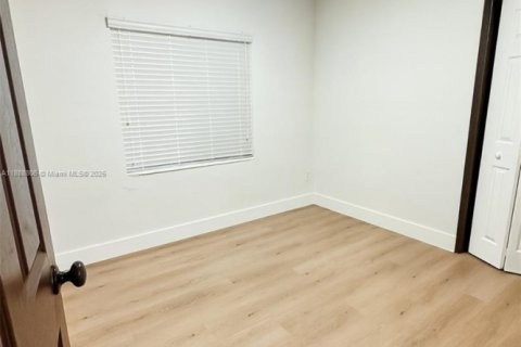 Снять в аренду виллу или дом в Майами, Флорида 2 спальни, 149.02м2, № 1941018 - фото 8