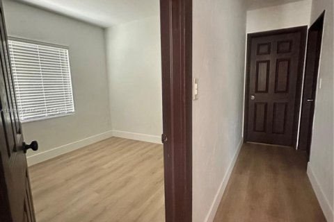 Снять в аренду виллу или дом в Майами, Флорида 2 спальни, 149.02м2, № 1941018 - фото 10