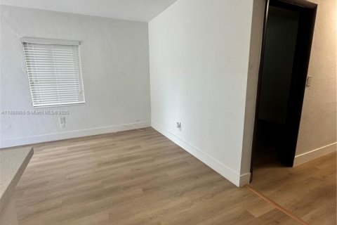 Снять в аренду виллу или дом в Майами, Флорида 2 спальни, 149.02м2, № 1941018 - фото 11