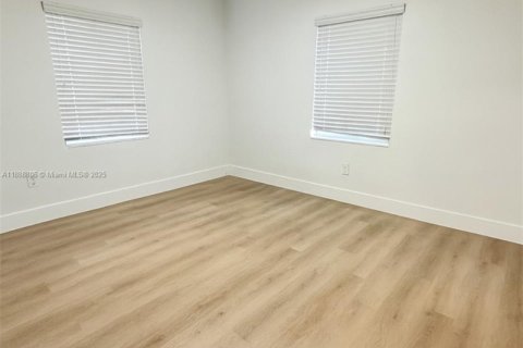 Снять в аренду виллу или дом в Майами, Флорида 2 спальни, 149.02м2, № 1941018 - фото 6