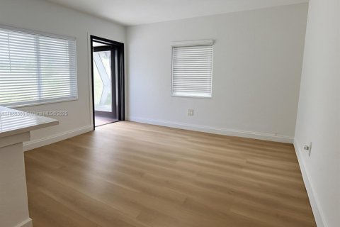 Снять в аренду виллу или дом в Майами, Флорида 2 спальни, 149.02м2, № 1941018 - фото 3