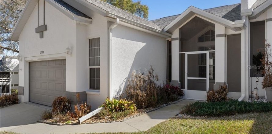 House in Inverness, Florida 2 bedrooms, 136.1 sq.m. № 2099530