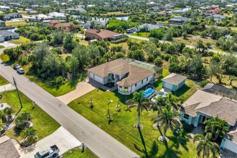 House in Port Charlotte, Florida 3 bedrooms, 201.32 sq.m. № 1552249 - photo 28