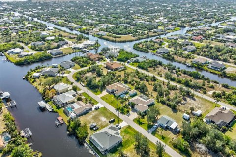 House in Port Charlotte, Florida 3 bedrooms, 201.32 sq.m. № 1552249 - photo 23