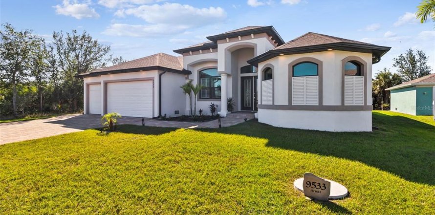 House in Port Charlotte, Florida 3 bedrooms, 201.32 sq.m. № 1552249