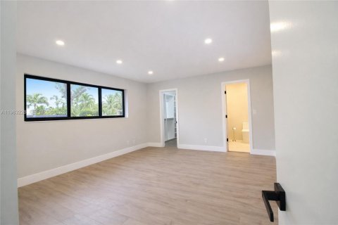 Купить виллу или дом в Форт-Лодердейл, Флорида 4 спальни, 180.97м2, № 2025760 - фото 16