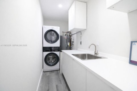 Купить виллу или дом в Форт-Лодердейл, Флорида 4 спальни, 180.97м2, № 2025760 - фото 27