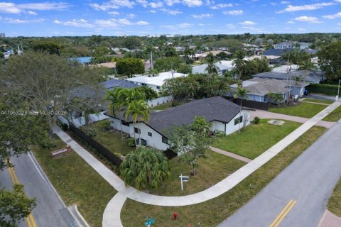 Купить виллу или дом в Форт-Лодердейл, Флорида 4 спальни, 180.97м2, № 2025760 - фото 4