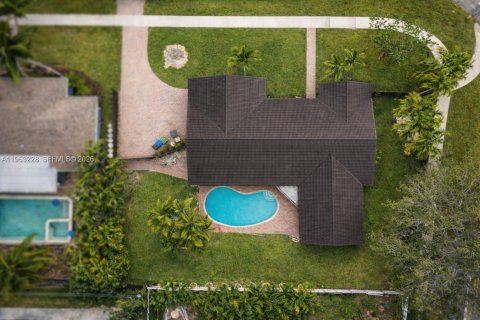 Купить виллу или дом в Форт-Лодердейл, Флорида 4 спальни, 180.97м2, № 2025760 - фото 6