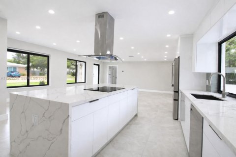 Купить виллу или дом в Форт-Лодердейл, Флорида 4 спальни, 180.97м2, № 2025760 - фото 20