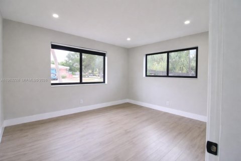 Купить виллу или дом в Форт-Лодердейл, Флорида 4 спальни, 180.97м2, № 2025760 - фото 21