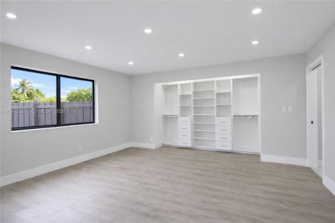 Купить виллу или дом в Форт-Лодердейл, Флорида 4 спальни, 180.97м2, № 2025760 - фото 13