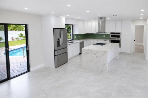Купить виллу или дом в Форт-Лодердейл, Флорида 4 спальни, 180.97м2, № 2025760 - фото 9