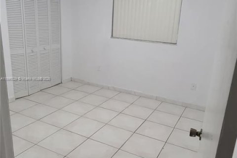 Condominio en alquiler en Hialeah Gardens, Florida, 2 dormitorios, 89.19 m2 № 1947995 - foto 24