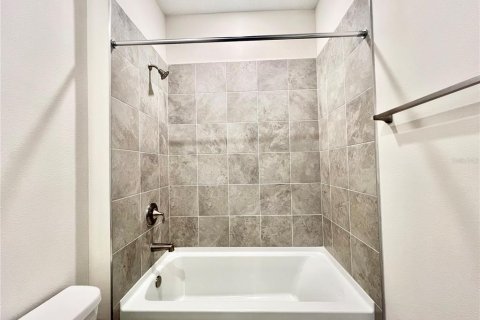 Casa en alquiler en Wesley Chapel, Florida, 4 dormitorios, 189.99 m2 № 1834962 - foto 11