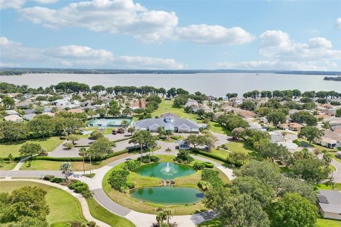 House in Tavares, Florida 2 bedrooms, 193.24 sq.m. № 2309805 - photo 2