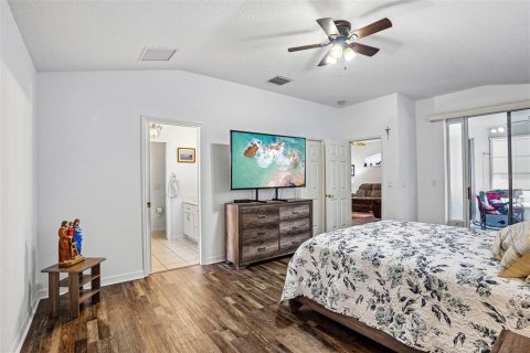 House in Tavares, Florida 2 bedrooms, 193.24 sq.m. № 2309805 - photo 12