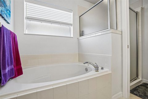 House in Tavares, Florida 2 bedrooms, 193.24 sq.m. № 2309805 - photo 13