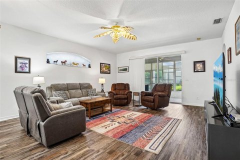 House in Tavares, Florida 2 bedrooms, 193.24 sq.m. № 2309805 - photo 4