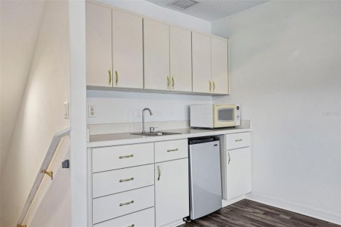 House in Tavares, Florida 2 bedrooms, 193.24 sq.m. № 2309805 - photo 21
