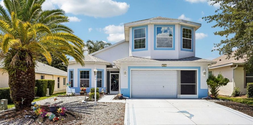 House in Tavares, Florida 2 bedrooms, 193.24 sq.m. № 2309805