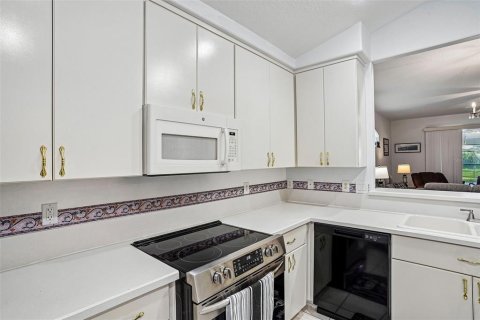 House in Tavares, Florida 2 bedrooms, 193.24 sq.m. № 2309805 - photo 10
