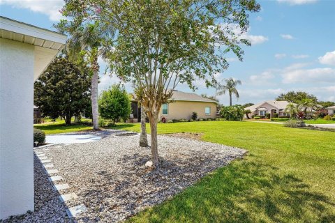 House in Tavares, Florida 2 bedrooms, 193.24 sq.m. № 2309805 - photo 26
