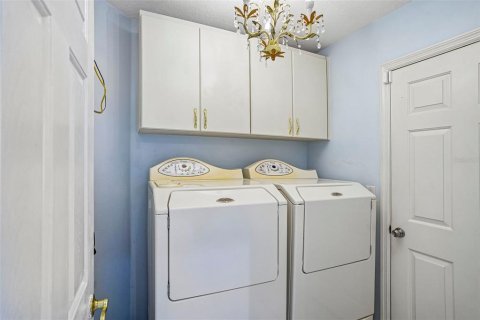 House in Tavares, Florida 2 bedrooms, 193.24 sq.m. № 2309805 - photo 18