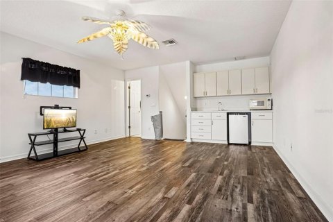 House in Tavares, Florida 2 bedrooms, 193.24 sq.m. № 2309805 - photo 20