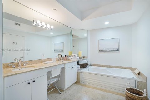 Condominio en venta en Miami Beach, Florida, 2 dormitorios, 138.42 m2 № 1807766 - foto 26
