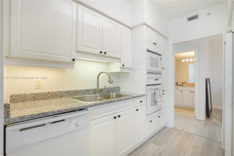 Condominio en venta en Miami Beach, Florida, 2 dormitorios, 138.42 m2 № 1807766 - foto 18