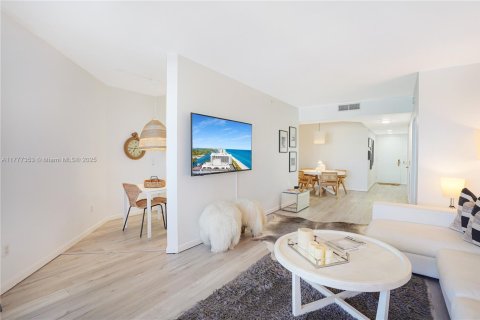 Condominio en venta en Miami Beach, Florida, 2 dormitorios, 138.42 m2 № 1807766 - foto 15