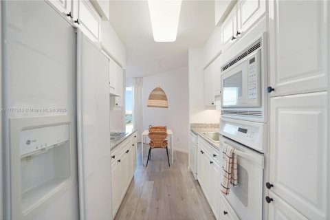 Condominio en venta en Miami Beach, Florida, 2 dormitorios, 138.42 m2 № 1807766 - foto 19