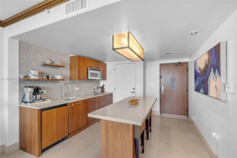 Condo in Miami Beach, Florida, 1 bedroom  № 1955576 - photo 3