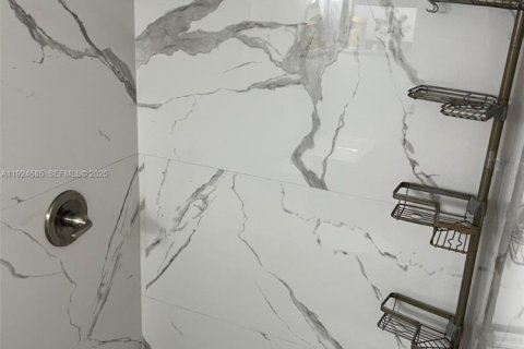 Villa ou maison à vendre à Lauderdale Lakes, Floride: 3 chambres, 119.01 m2 № 1982688 - photo 16