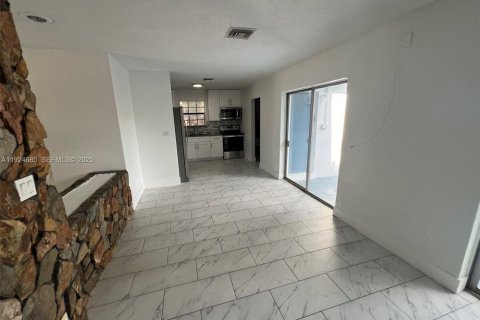 Villa ou maison à vendre à Lauderdale Lakes, Floride: 3 chambres, 119.01 m2 № 1982688 - photo 13