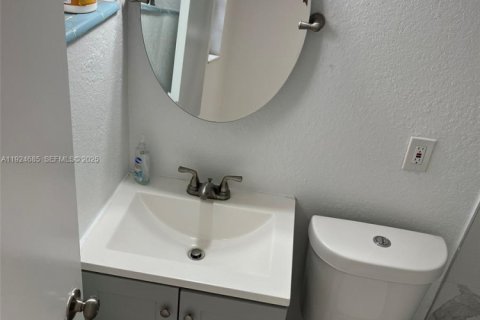 Villa ou maison à vendre à Lauderdale Lakes, Floride: 3 chambres, 119.01 m2 № 1982688 - photo 15