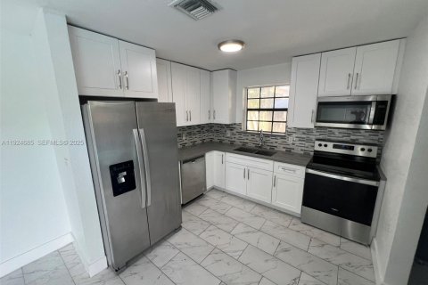 Villa ou maison à vendre à Lauderdale Lakes, Floride: 3 chambres, 119.01 m2 № 1982688 - photo 3