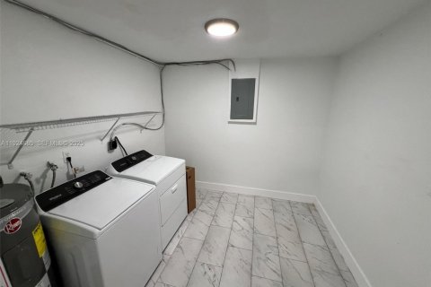 Villa ou maison à vendre à Lauderdale Lakes, Floride: 3 chambres, 119.01 m2 № 1982688 - photo 18