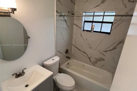 Villa ou maison à vendre à Lauderdale Lakes, Floride: 3 chambres, 119.01 m2 № 1982688 - photo 22