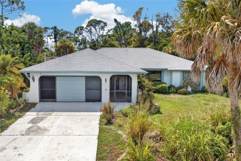 House in Port Charlotte, Florida 3 bedrooms, 156.26 sq.m. № 2323019