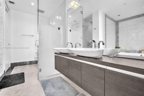 Купить кондоминиум в Майами, Флорида 2 спальни, 114.92м2, № 2053551 - фото 14