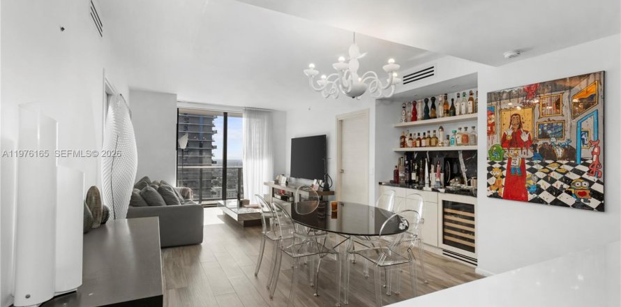 Кондоминиум с 2 спальнями в Майами, Флорида № 2042635