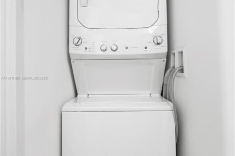 Снять в аренду кондоминиум в Майами, Флорида 2 спальни, 116.41м2, № 2042635 - фото 24