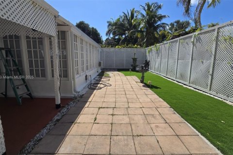 Casa en alquiler en Miami, Florida, 120.59 m2 № 1974013 - foto 12