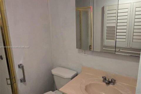 Casa en alquiler en Miami, Florida, 120.59 m2 № 1974013 - foto 6