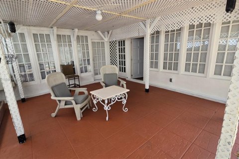 Casa en alquiler en Miami, Florida, 120.59 m2 № 1974013 - foto 8