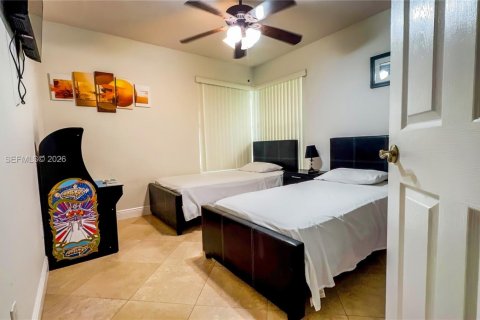 House in Cutler Bay, Florida 5 bedrooms, 181.35 sq.m. № 2010355 - photo 14